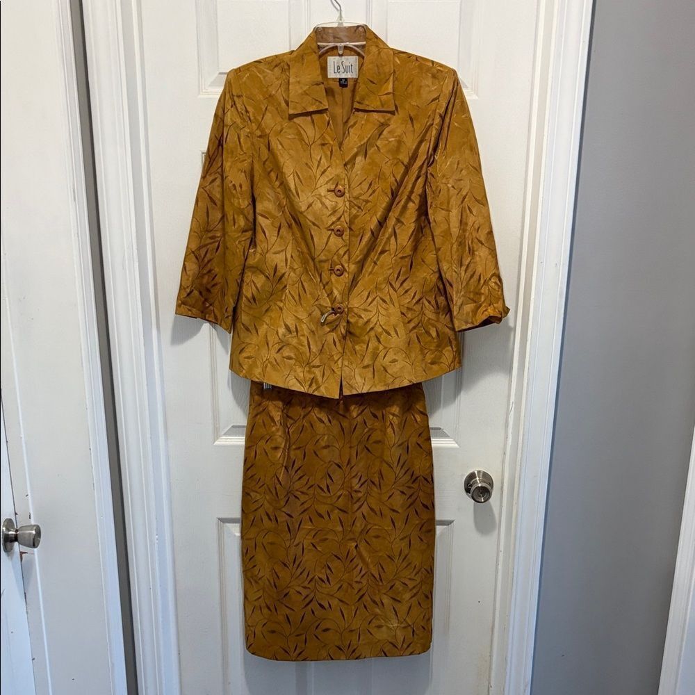 Le Suit 2 piece dress suit
